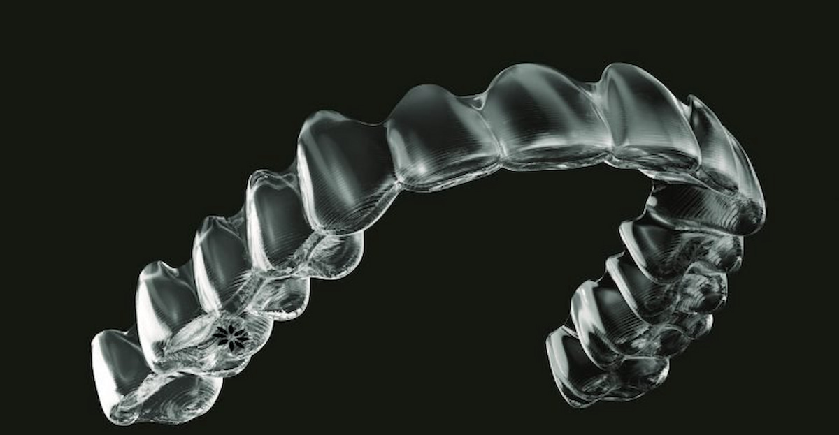 Viền khay niềng răng trong suốt Invisalign luôn được cắt chính xác, gọn gàng đến từng milimet