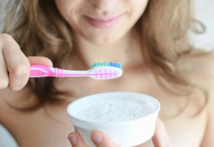10 cách tự lấy cao răng tại nhà với nguyên liệu tự nhiên