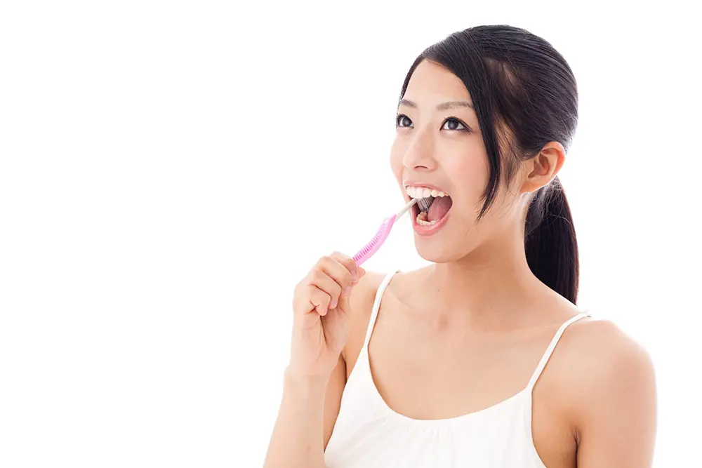 Vệ sinh răng đúng cách giúp tăng tuổi thọ của răng sứ