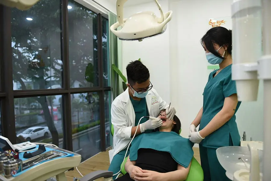 Trồng răng cửa cần được thực hiện tại phòng khám nha khoa uy tín