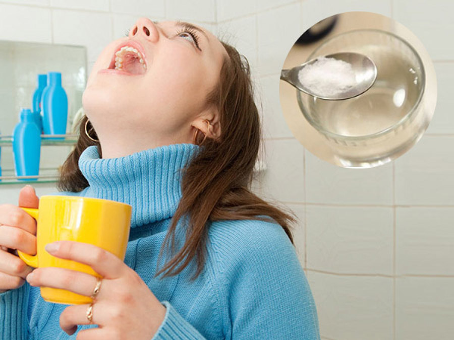 Súc miệng bằng nước muối trị ngứa chân răng tại nhà