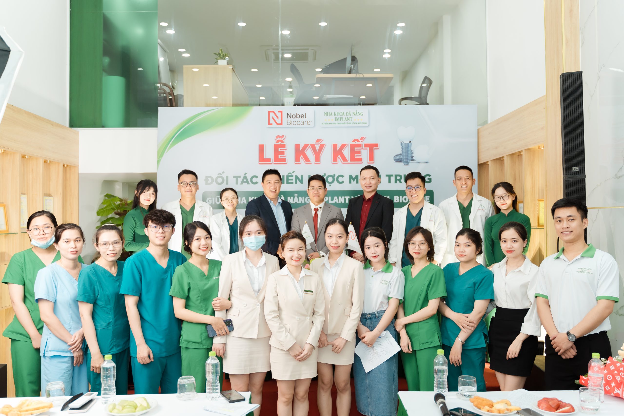 Employees of Da Nang Implant Dental Clinic and the Nobel Biocare brand