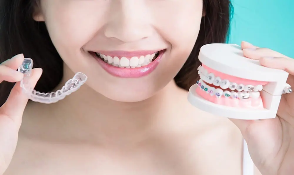 Transparent braces can be used for people with teeth problems such as buck teeth, buck teeth, buck teeth, etc.