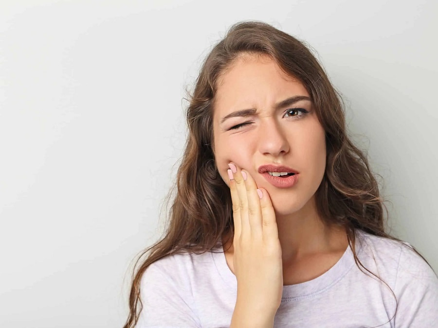 Vùng răng bên nhạy cảm - Dấu hiệu nhiễm trùng sau khi nhổ răng khôn