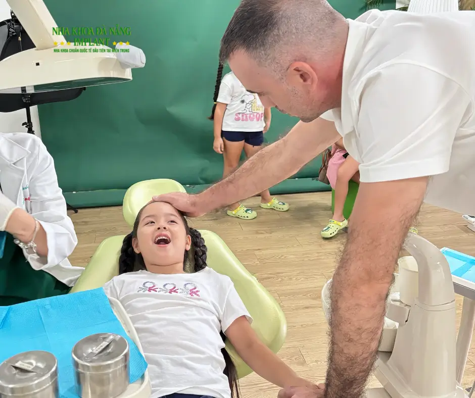 Kinh Nghiệm Chăm Sóc Răng Cho Trẻ Em Đúng Cách - Hướng dẫn từ chuyên gia tại Nha Khoa Đà Nẵng Implant 13 Trẻ em nên khám răng định kỳ 6 tháng/lần