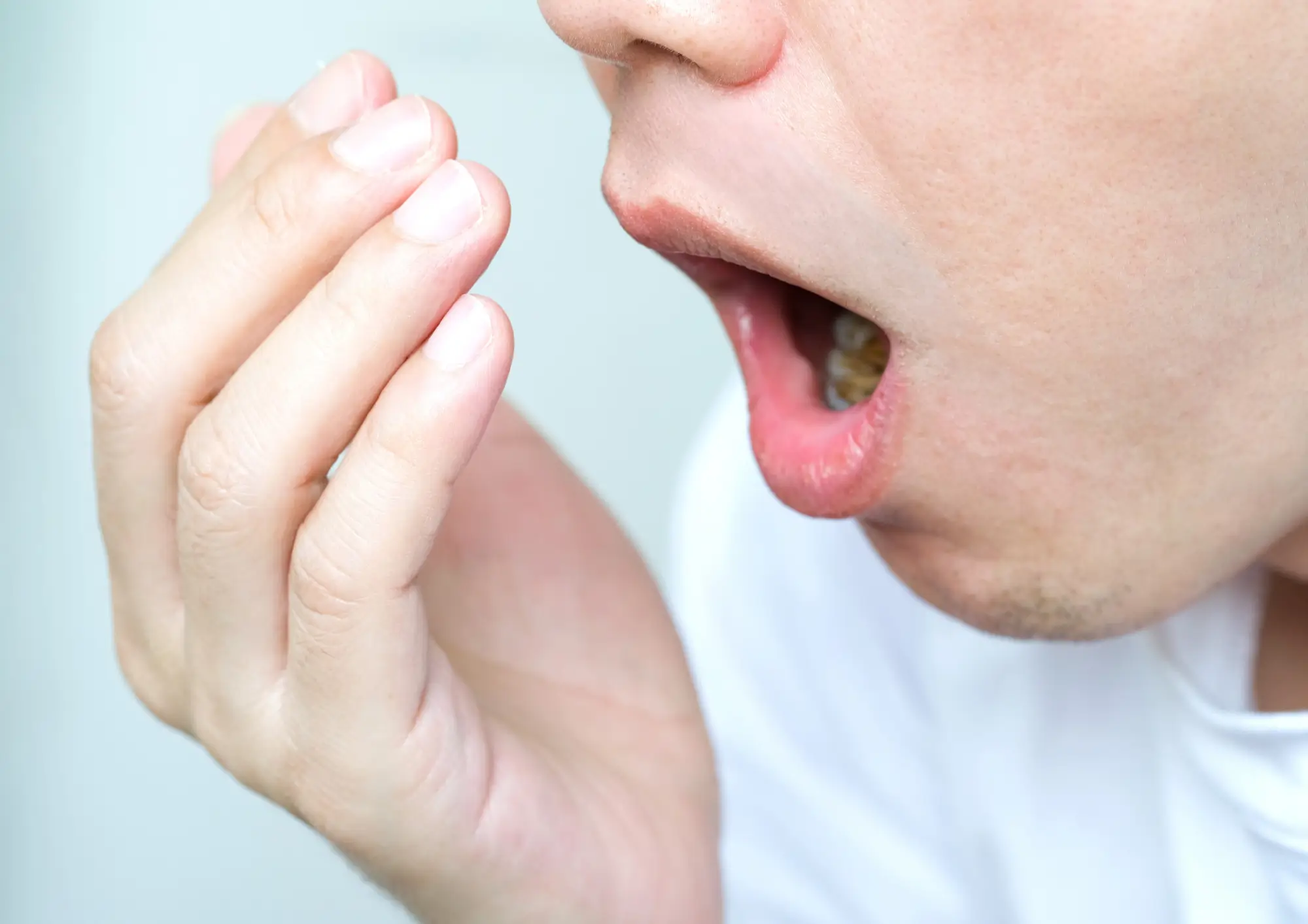 Hôi miệng buổi sáng là gì?