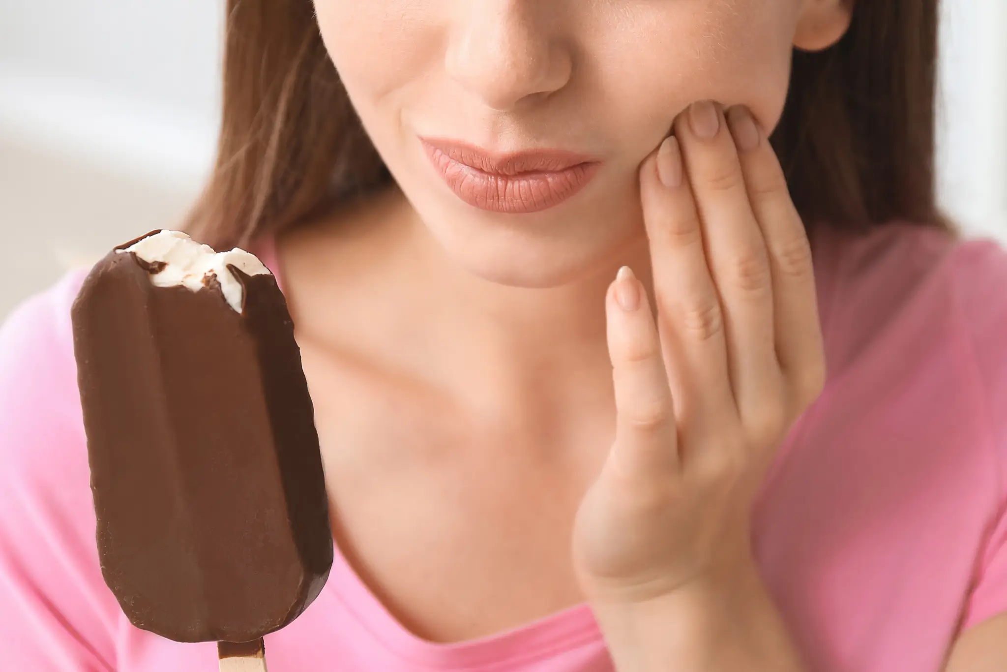 Răng ê buốt, đau khi ăn đồ nóng - lạnh