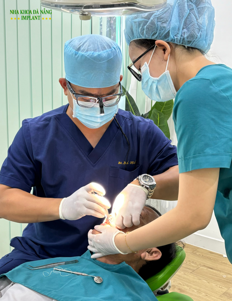 Sau khi làm răng sứ, cần chăm sóc và theo dõi thế nào?